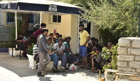 51 kaçak göçmen denizin ortasında yakalandı