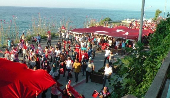 Akçakoca’da 10 bin kişi birlik beraberlik için yürüdü