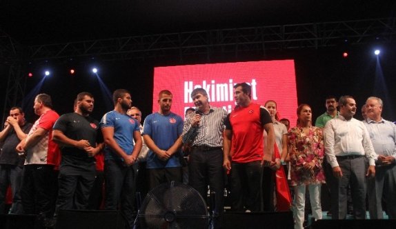 Antalya’da nemli demokrasi nöbeti