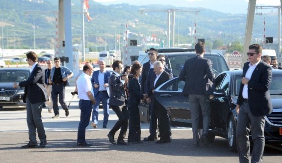 Başbakan Binali Yıldırım, Osmangazi Köprüsü’nde basın mensupları ile buluştu