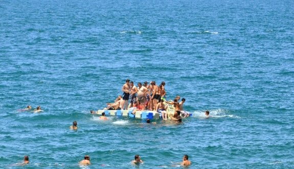 Bayram tatilinin son günü plajda boş yer kalmadı