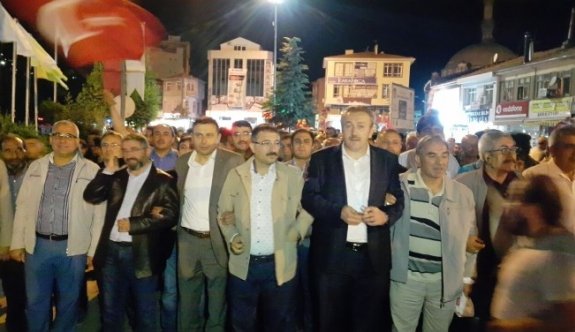 Bekiroğlu, Sungurlu’da demokrasi nöbetine katıldı