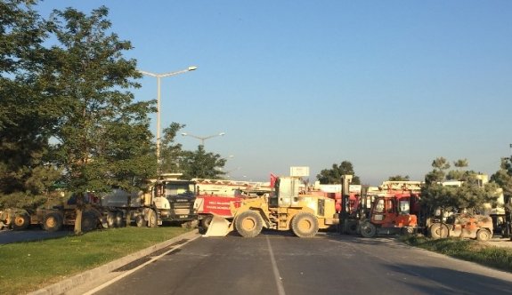 Bolu Komando Tugayı birliklerinin önü iş makineleriyle kapatıldı