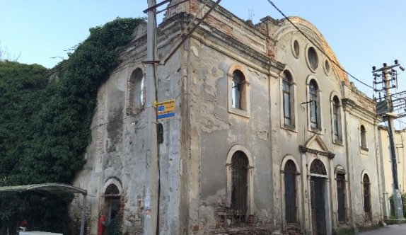 Cami olarak kullanılan eski kilise kültür merkezi oluyor