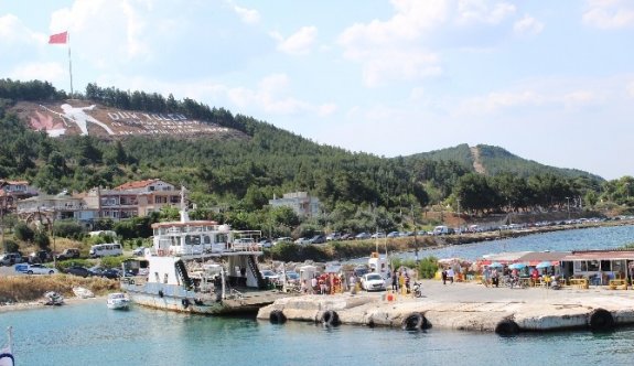 Çanakkale’de feribot kuyruğu devam ediyor