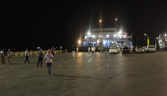 Çanakkale’de feribot seferleri durduruldu, gemiler limandan uzaklaştırıldı