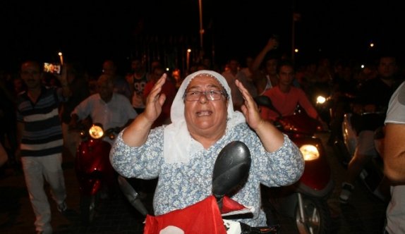 Cumhurbaşkanı Erdoğan’ın açıklama yaptığı ilçede halk sokağa döküldü