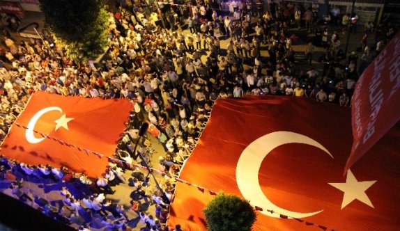 Darbe girişimine karşı Karabüklüler sokağa döküldü