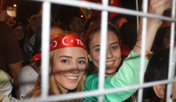 Demokrasi nöbeti 14. gününde