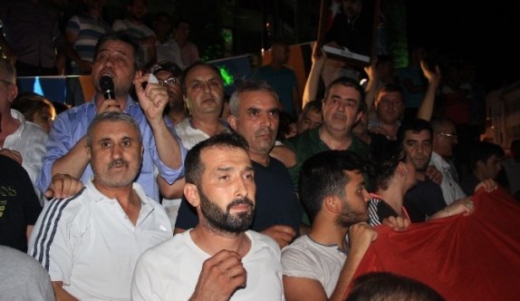 Edremit’te binlerce kişi sokaklara indi