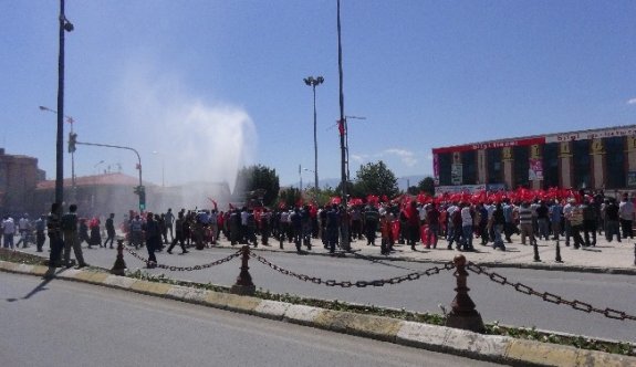 Erzincan halkı meydanları boş bırakmadı