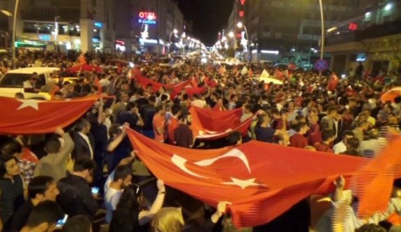 Erzurum’da halk sokağa döküldü