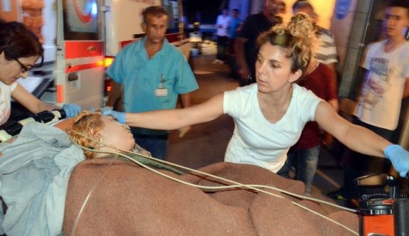 Genç kız denizde boğulmaktan son anda kurtuldu