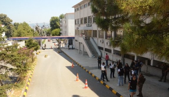 Gölcük Donanma Komutanlığı’na polis girdi