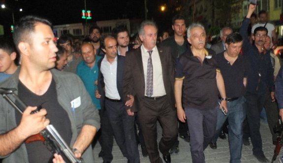 Hakkari’de darbe protestosu