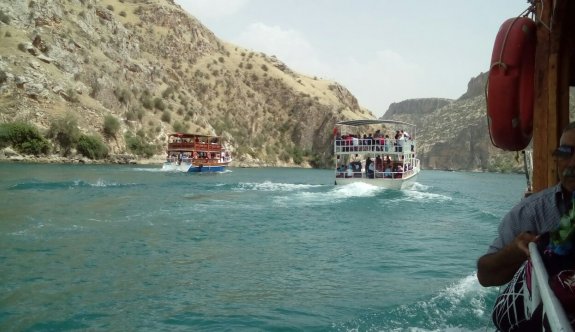 Halfeti’de tekne turlarına yoğun ilgi