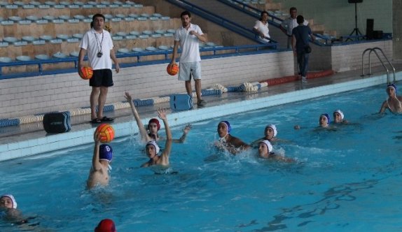 Havuz sporları Kepez’de yapılıyor