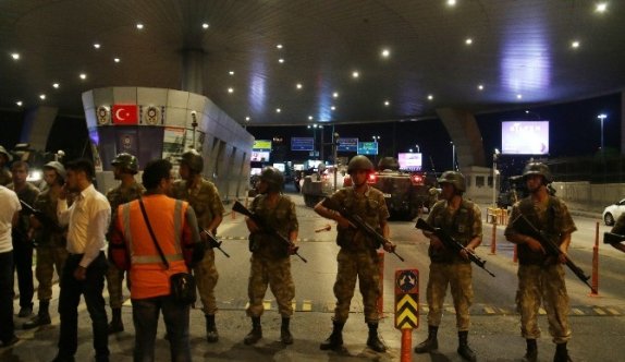 İstanbul’da vatandaşlar sokaklara döküldü