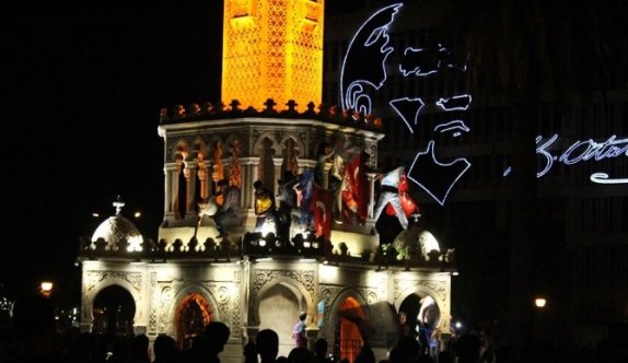 İzmir kalkışma girişimine karşı sokağa döküldü