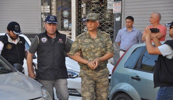 İzmir’de gözaltına alınan asker sayısı 79 oldu