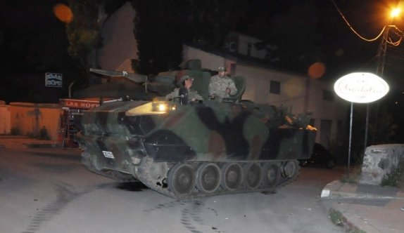 Kars’ta vatandaşlardan tanklara tepki