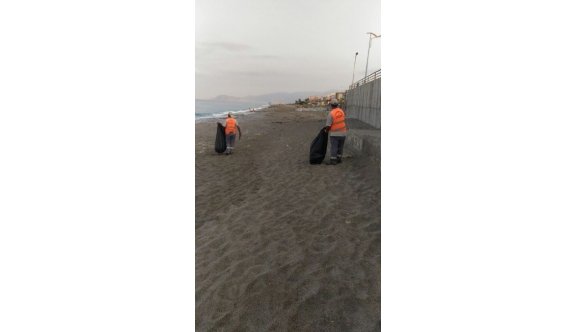 Mahmutlar’da sahil temizliği