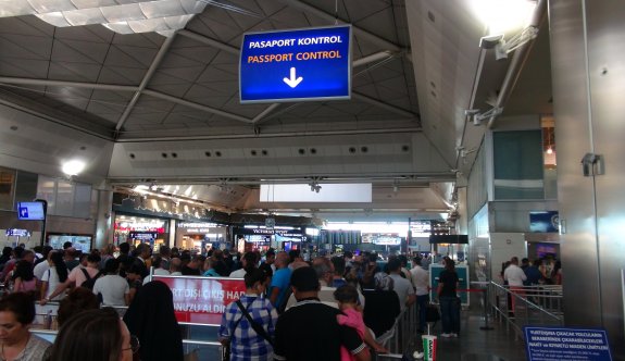 Memurların yurt dışı çıkış yasağı kaldırıldı