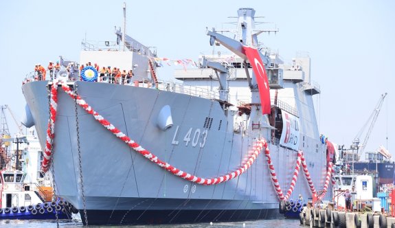 Milli amfibi Sancaktar gemisi denize indirildi