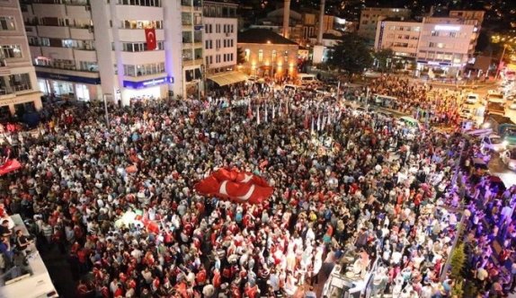 Ordu darbeye ’dur’ dedi