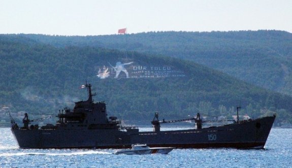 Rus savaş gemileri Çanakkale Boğazı’ndan geçti