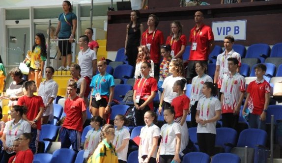 Şampiyon jimnastikçi Ayşe Begüm finalde