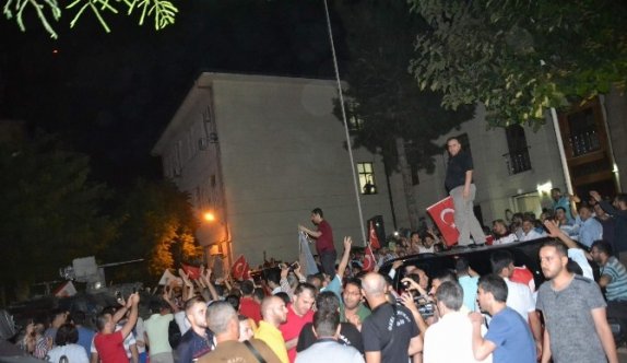 Siirt’te ’darbe girişimine’ tepki