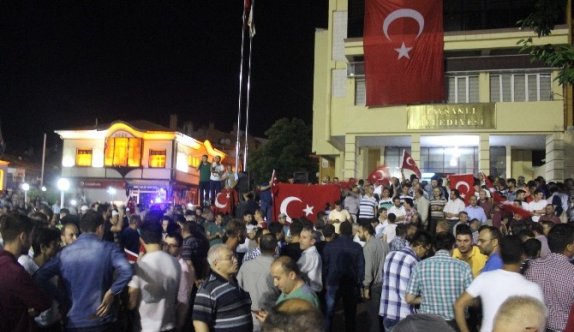 Tavşanlı’da 10 bin kişi sokağa döküldü