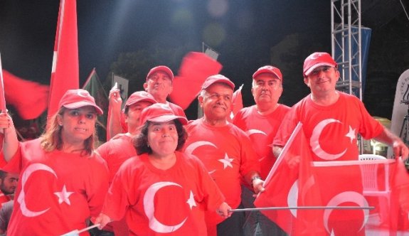 7 cüceler demokrasi nöbetinde