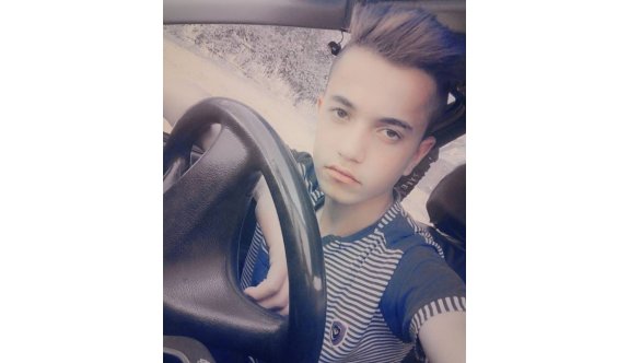 Arkadaşını kurtarmak isterken canından oldu