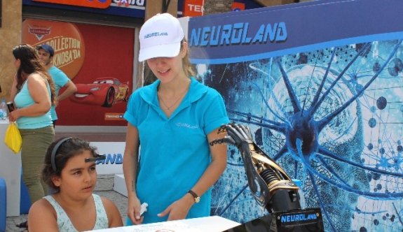 Beyin gücü ile nesneleri hareket ettirdiler