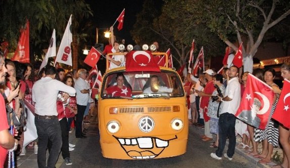 Bodrum kırmızı beyaza büründü