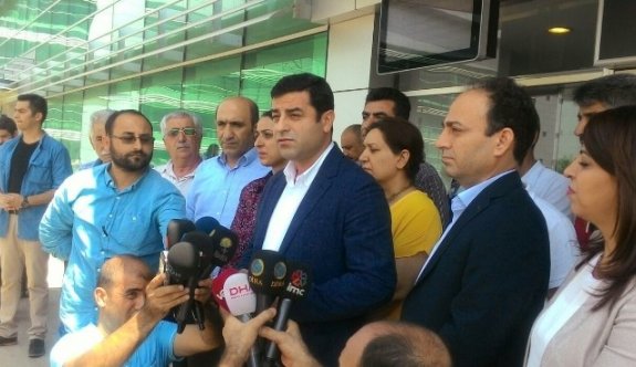 Demirtaş: "Gelin taziyemizi de düğünümüzü de bir yapalım"