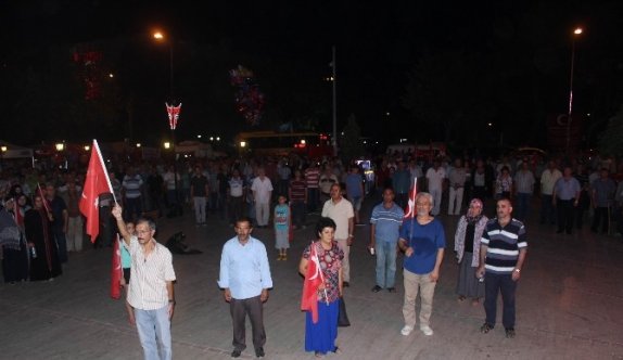 Demokrasi bekçileri şehitler için üzüldü