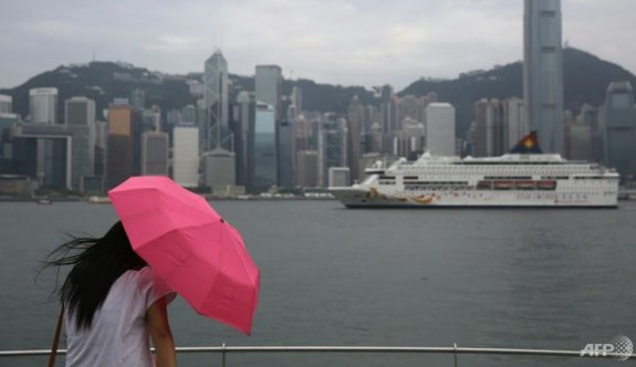 Hong Kong’u Nida tayfunu vurdu