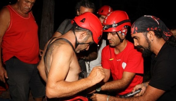 Kayalıklarda mahsur kalan kişiyi UMKE kurtarıldı