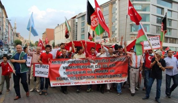 Mülteciler Türkiye için yürüdü