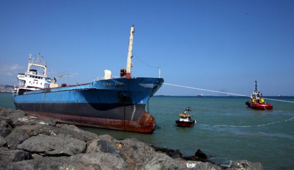 Samsun&#039;da karaya oturan kuru yük gemisi kurtarıldı