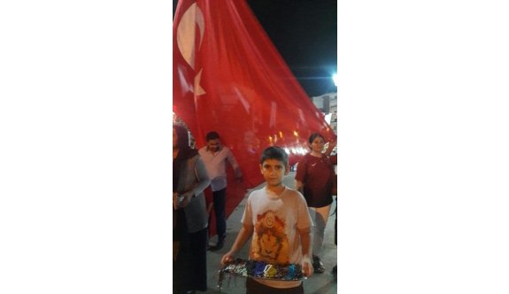 Sponsor bulamayan şampiyon, demokrasi nöbetlerinde sattığı tespihlerin parasıyla şampiyonaya katılacak