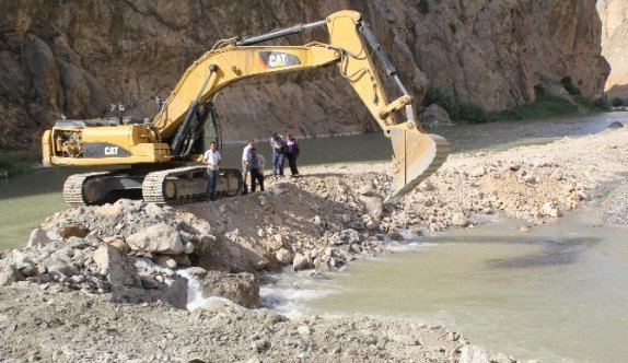 Zap Suyu’nda 13 yaşındaki çocuğu arama çalışmaları sürüyor