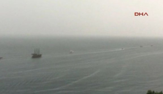 Antalya&#039;da Tur Teknesi Battı