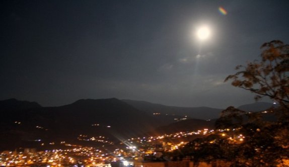 Ay tutulması İskenderun’da rengarenk görüntülendi