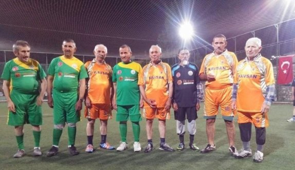 Dedeler koştu, torunlar izledi