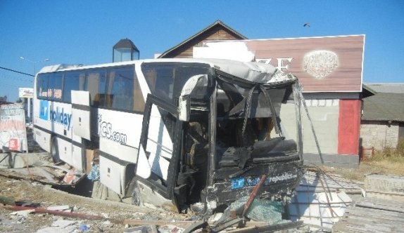 Edremit’te tur otobüsü faciası: 2 ölü