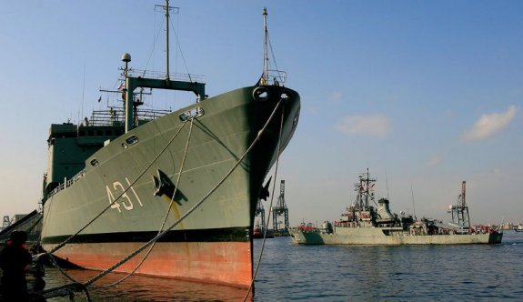 Hürmüz Boğazında ABD Devriye Gemisine İran Tacizi